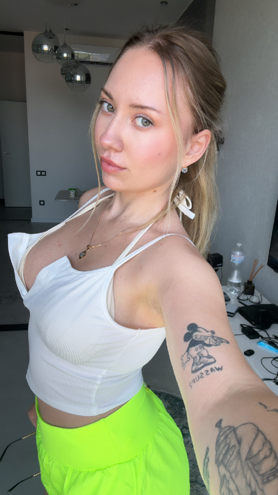 KateV in her underwear in Patna