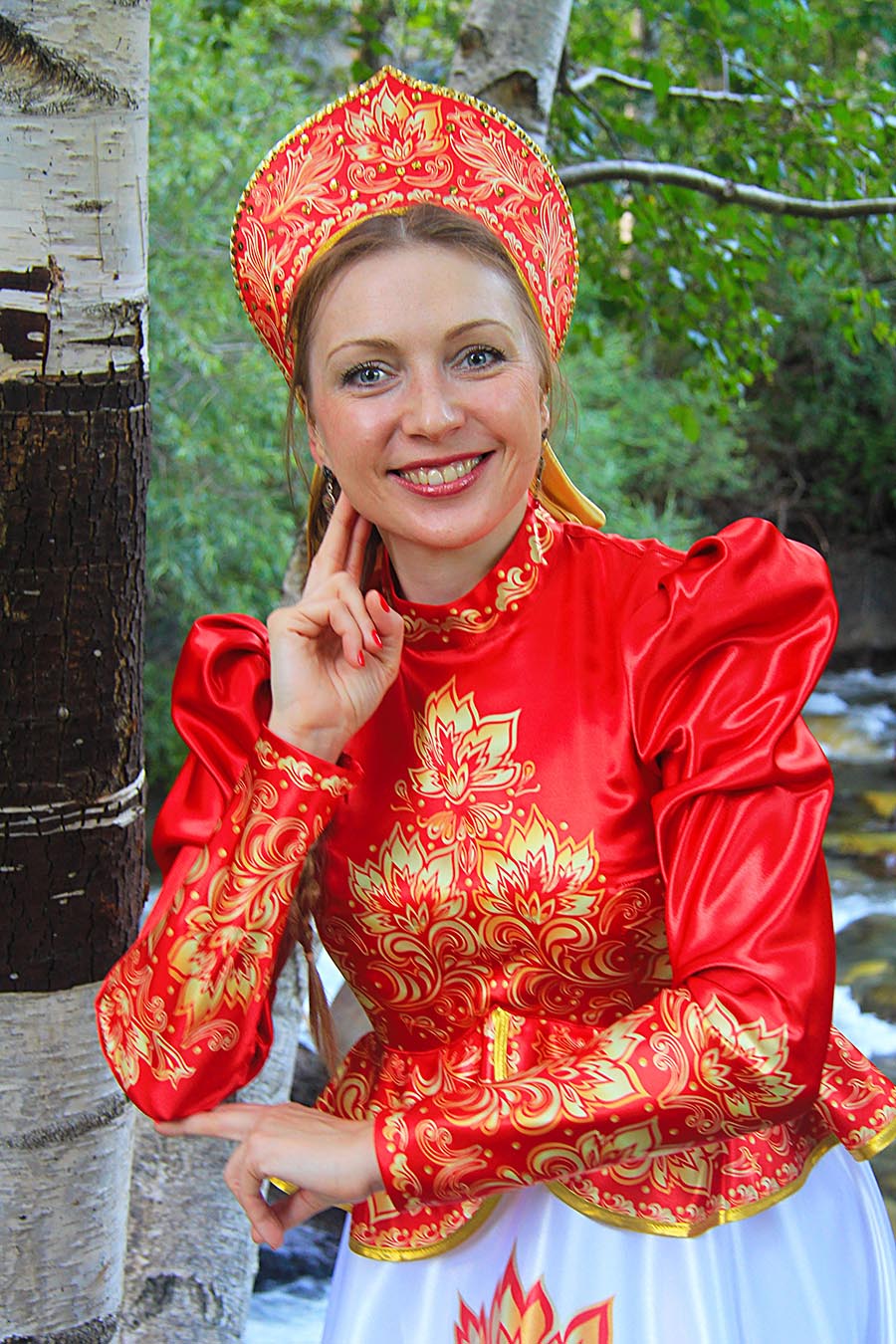 Women in Slavic costumes in Patna