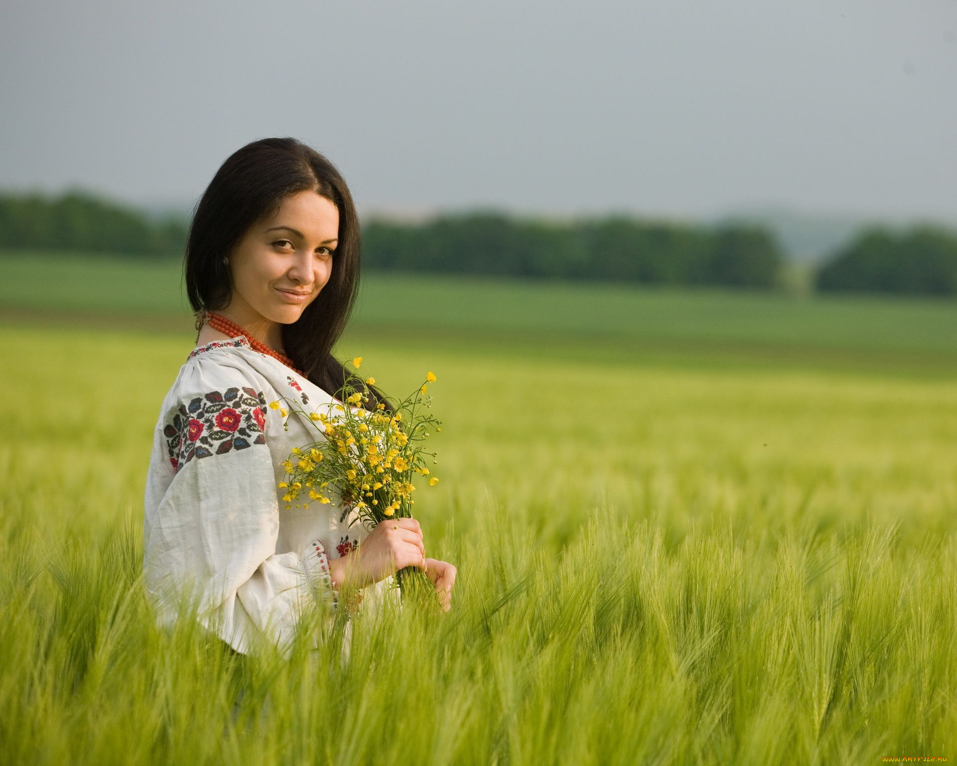 Women in Slavic costumes in Patna