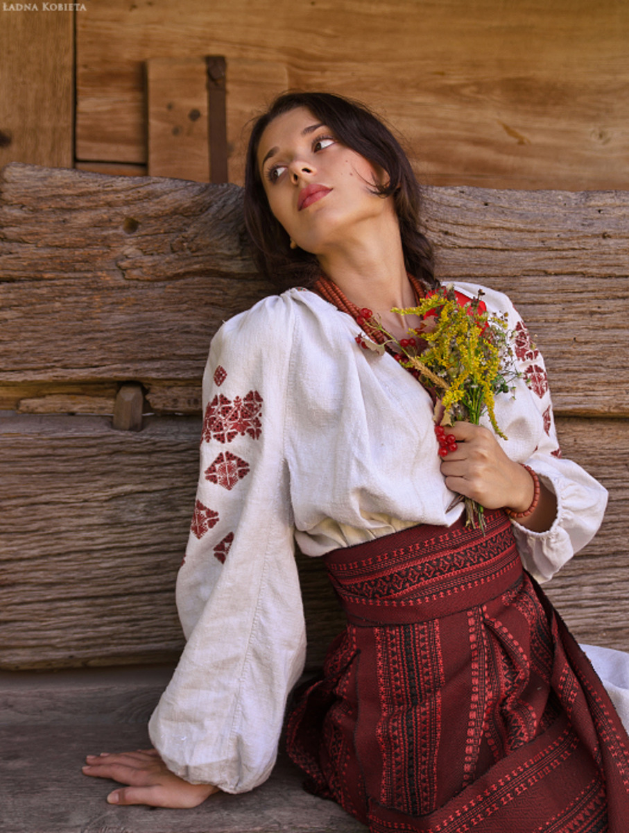 Girls in Slavic costumes in Patna
