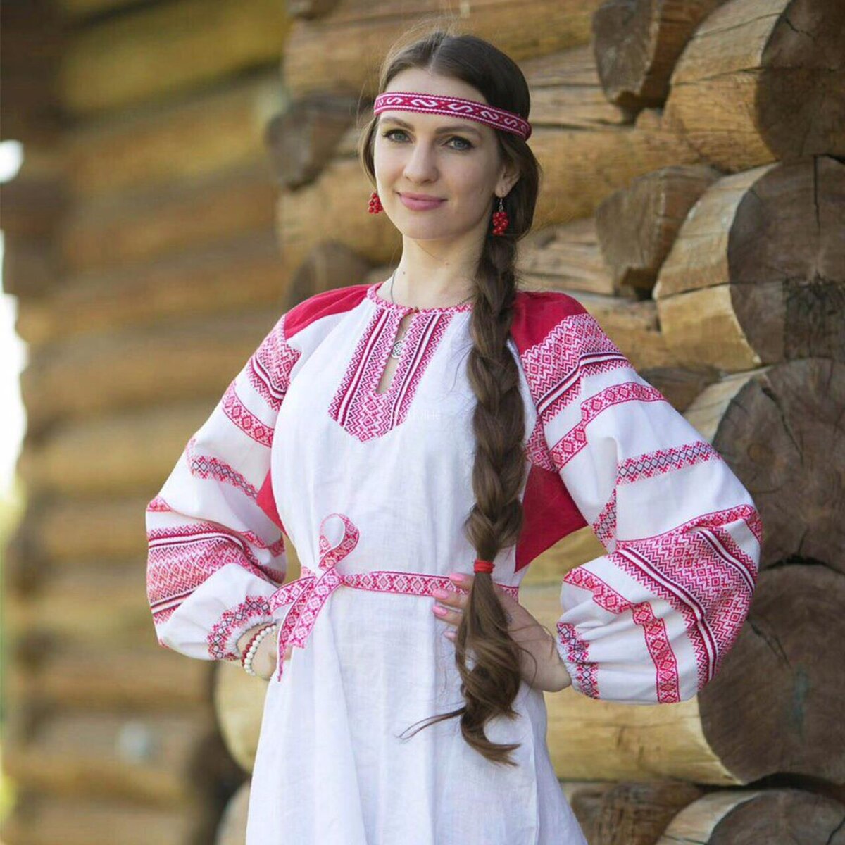 Girls in Slavic costumes in Patna