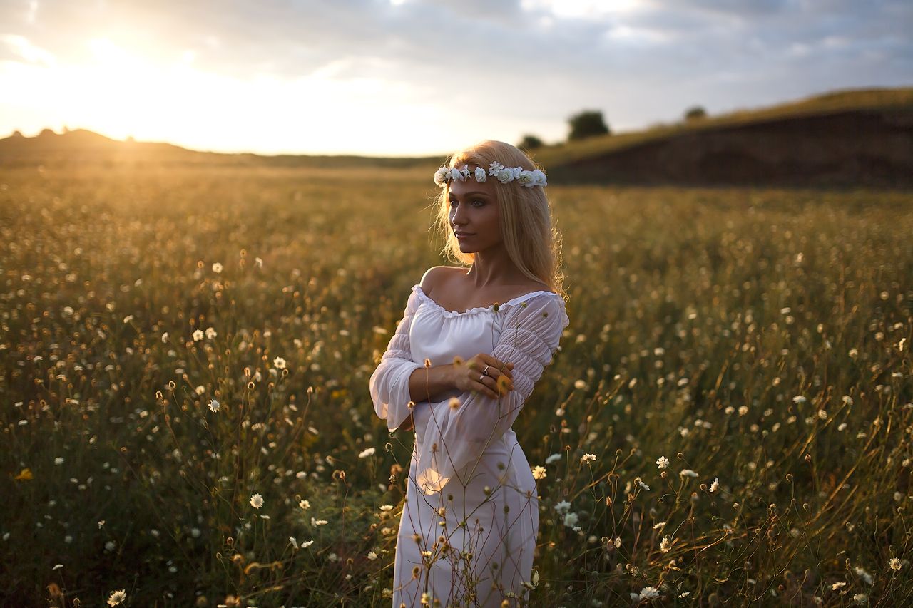 Girls in Slavic costumes in Patna