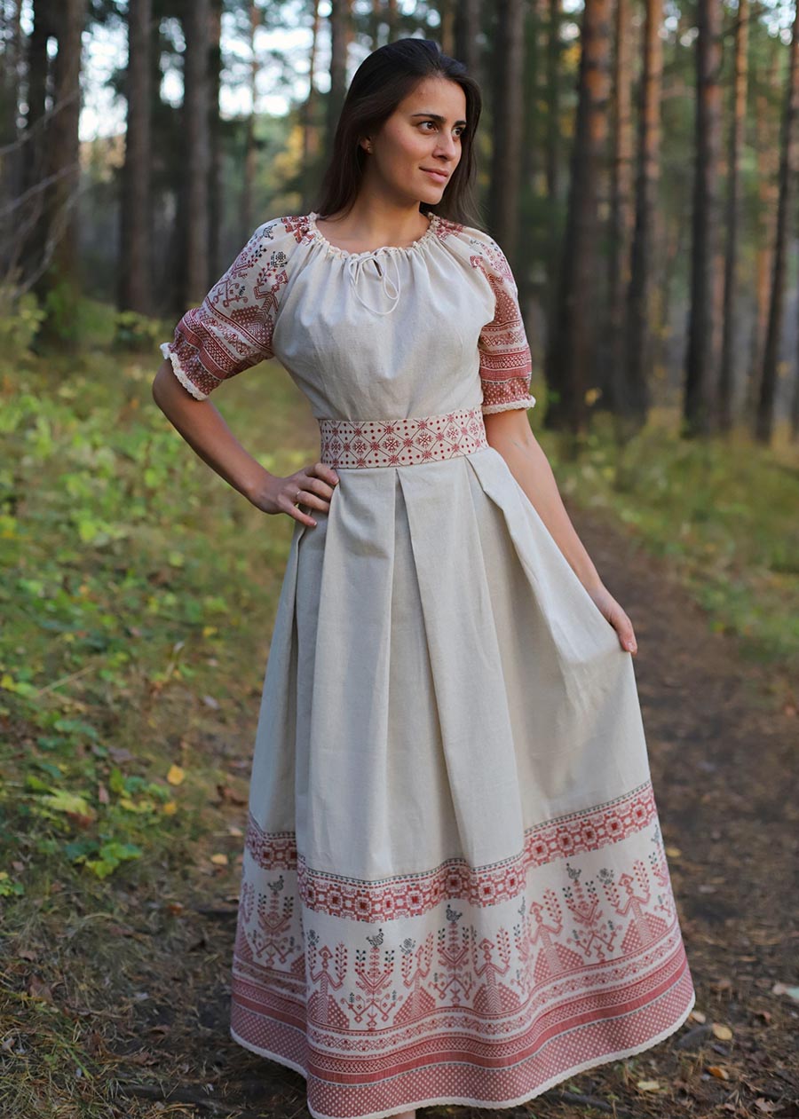 Girls in Slavic costumes in Patna