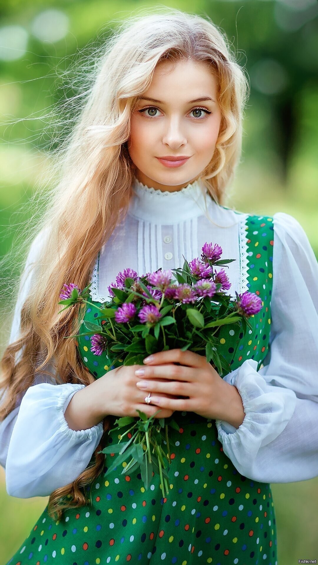 Girls in Slavic costumes in Patna