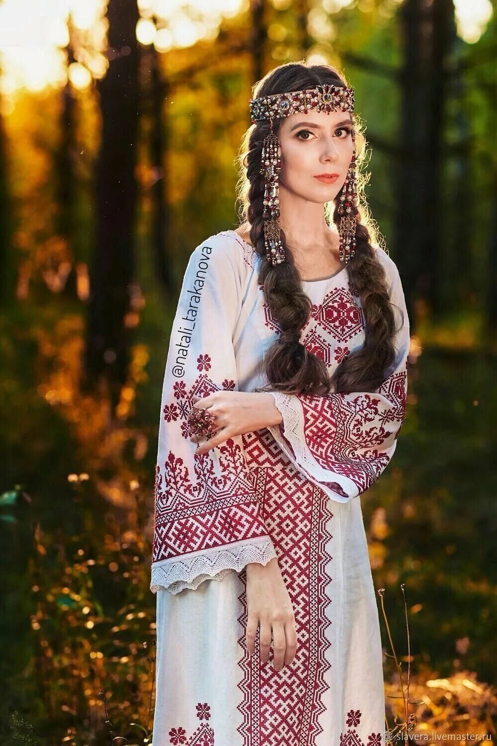 Girls in Slavic costumes in Patna